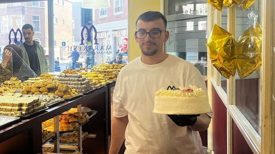 Lange rij vanwege Suikerfeest voor ramadan: 'Iedereen wil lekkernij voor familie halen'