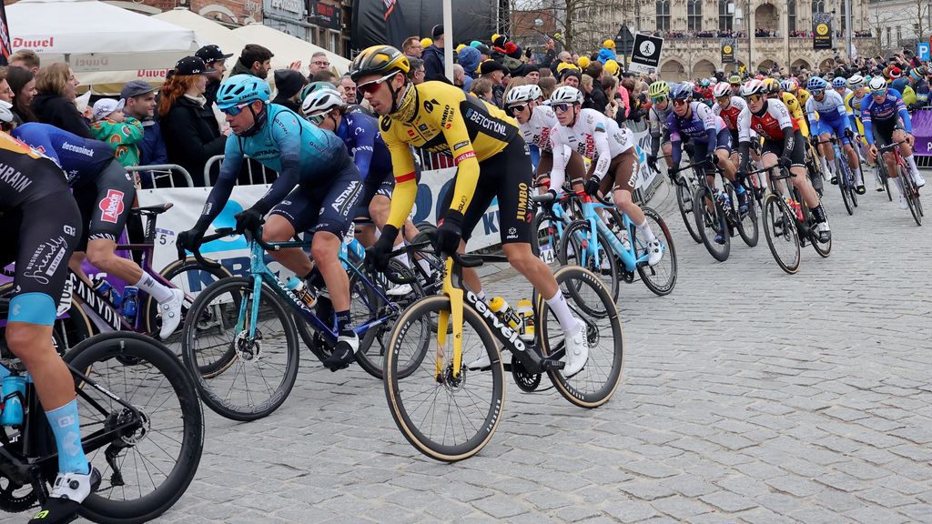54 wielrenners opgespoord die rood licht negeerden tijdens Ronde van Vlaanderen