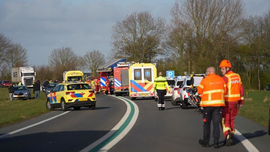Twee ernstig gewonden na ongeval op Eemshavenweg