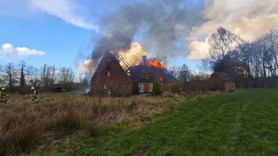 Lege vrijstaande woning in de brand