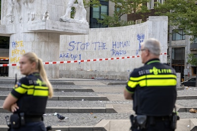 Twee mannen die Nationaal Monument op Dam bekladden in november voor de rechter