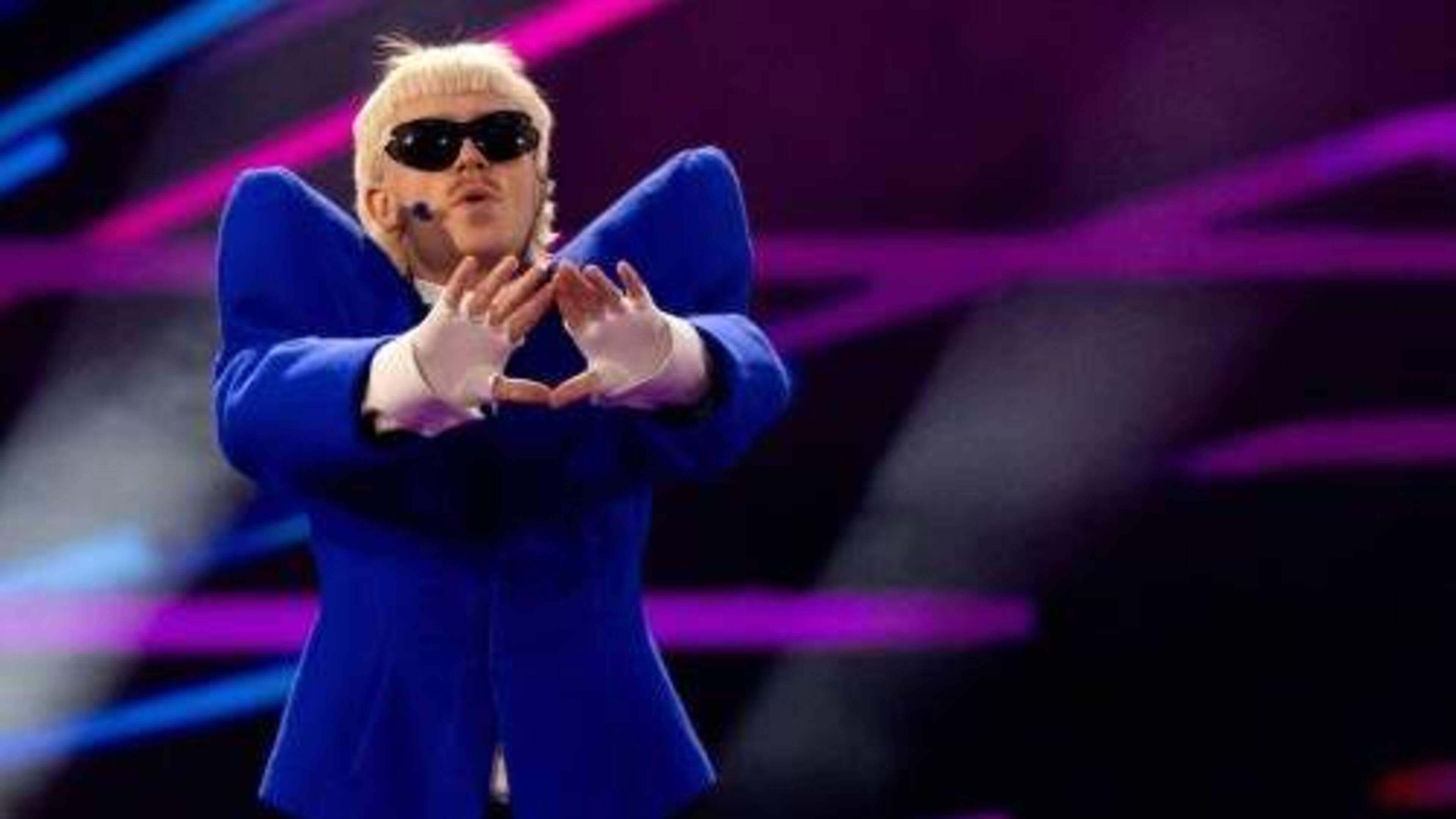 Joost Klein danst met Paris Hilton op Coachella