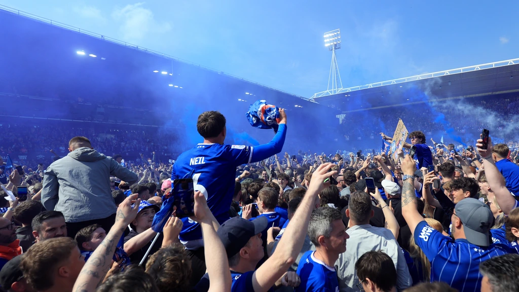 Kassa rinkelt bij Ajax vanwege promotie Ipswich en Akpom naar Premier League