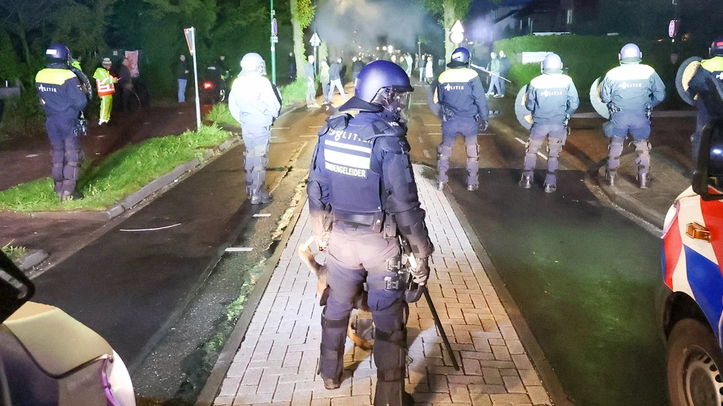 Relschopper krijgt taakstraf voor geweld bij azc-protest in Loosdrecht