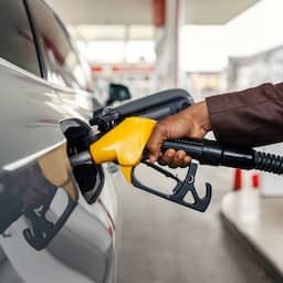 Benzine en diesel weer iets goedkoper door optimisme over onderhandelingen