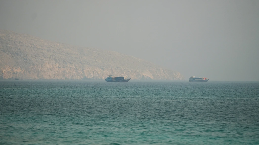Iran sluit Straat van Hormuz, bombardementen VS en luchtalarm in buurlanden