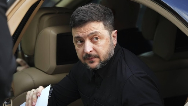 Zelensky beveelt snel meer import van elektriciteit