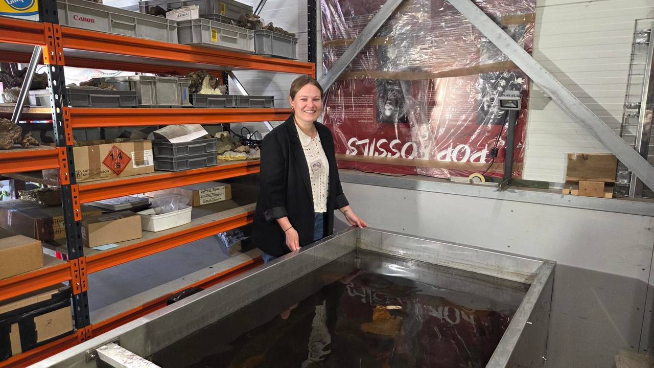 Oudste kano van Brabant dobbert weer in het water, dit keer in het museum