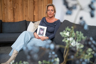 Carolien (50) verzorgt elke week het grafje van haar dochter Madée, maar dan doet ze een pijnlijke ontdekking