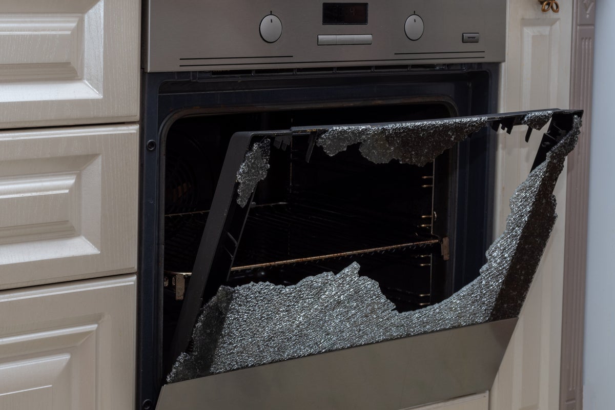 More than 400 ovens with glass doors have exploded causing dozens of injuries in the US, Consumer Reports warns