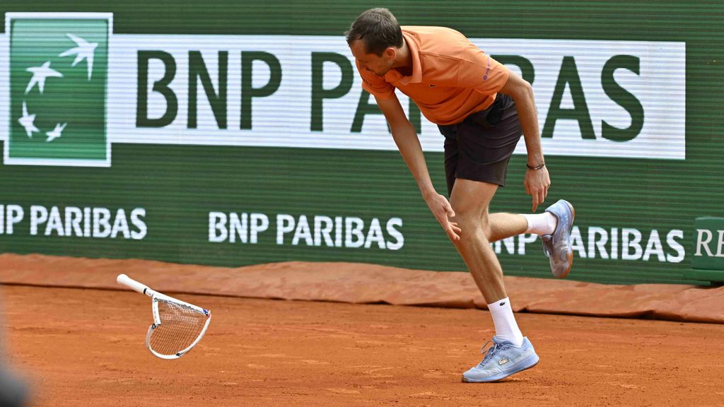 Grillige Medvedev blameert zich met twee keer 0-6, Zverev wint wel in Monaco