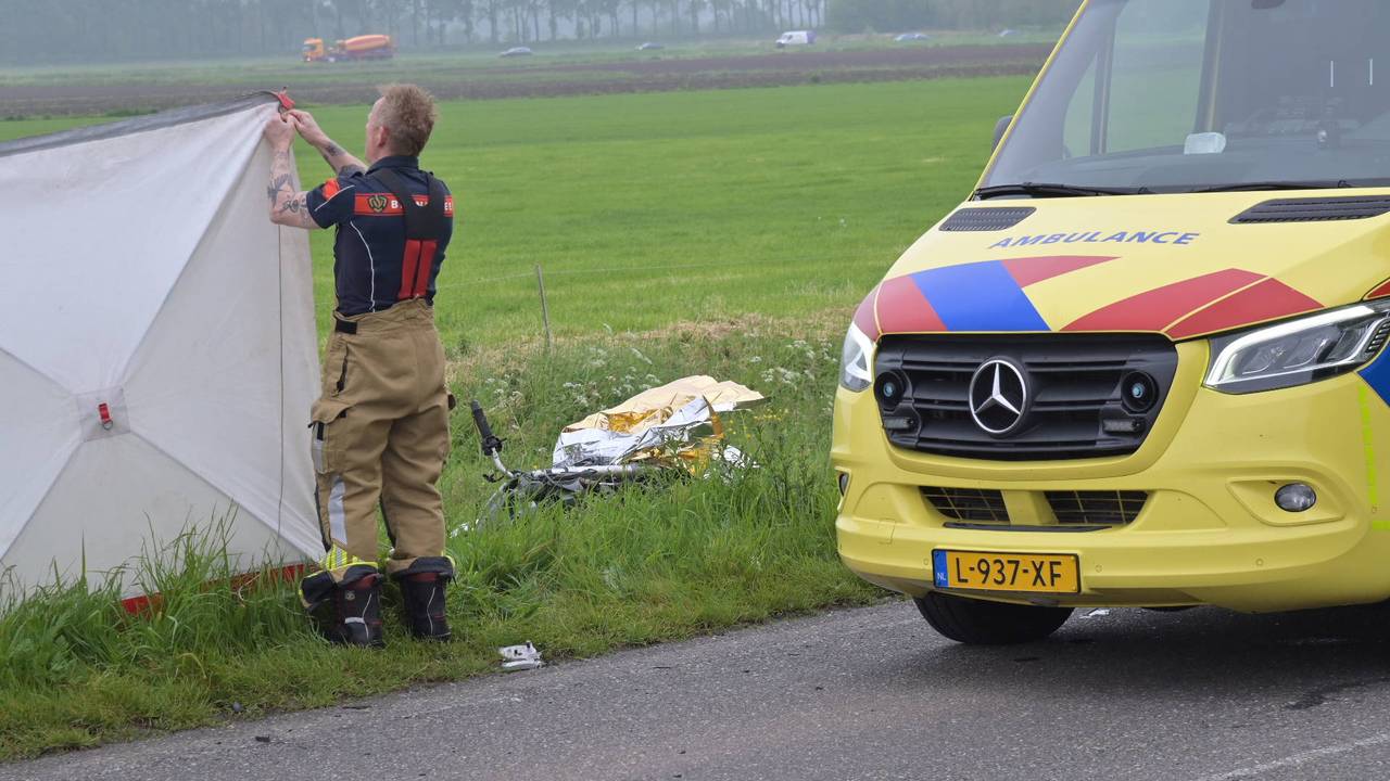 Dode bij frontale botsing motor en bakwagen in Etten-Leur