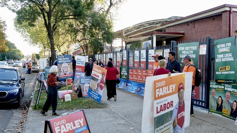 Live: Final voters cast ballots in Farrer as Federal Court issues injunction against signage
