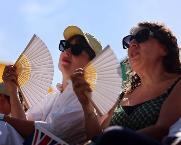 Record heat sends online retail sales to five-year high in Great Britain