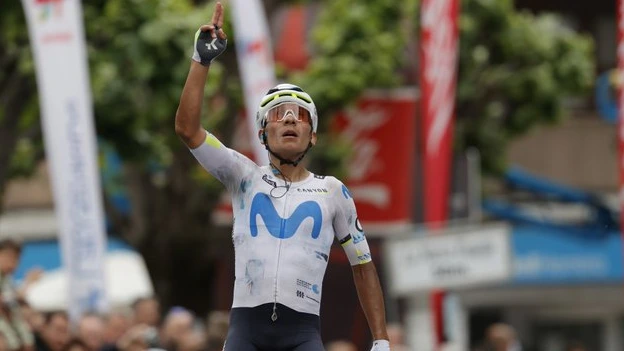 Quintana wint voor het eerst in vier jaar en eert overleden landgenoot Muñoz