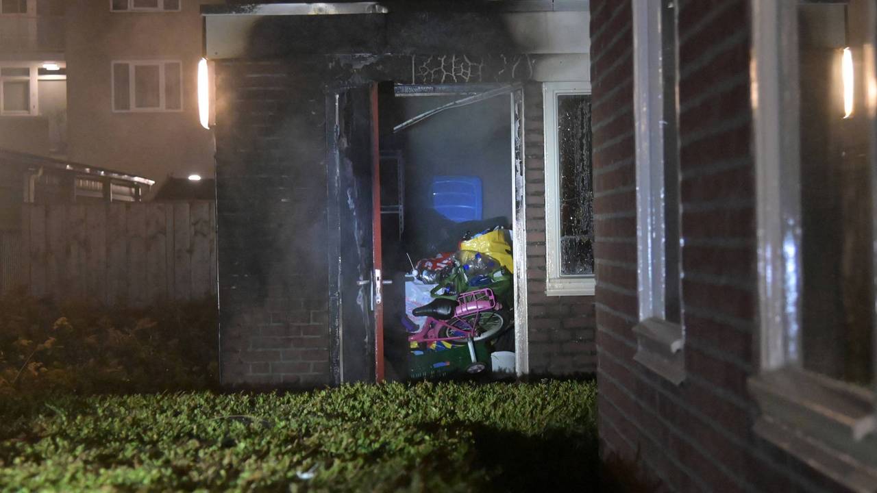 Brand bij schuurtje in Breda, buurtbewoners ontdekten vuur