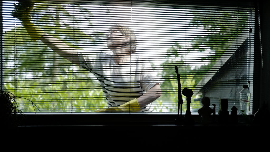 Huishoudens betalen massaal hun huishoudhulp niet door bij ziekte, terwijl dat wel moet