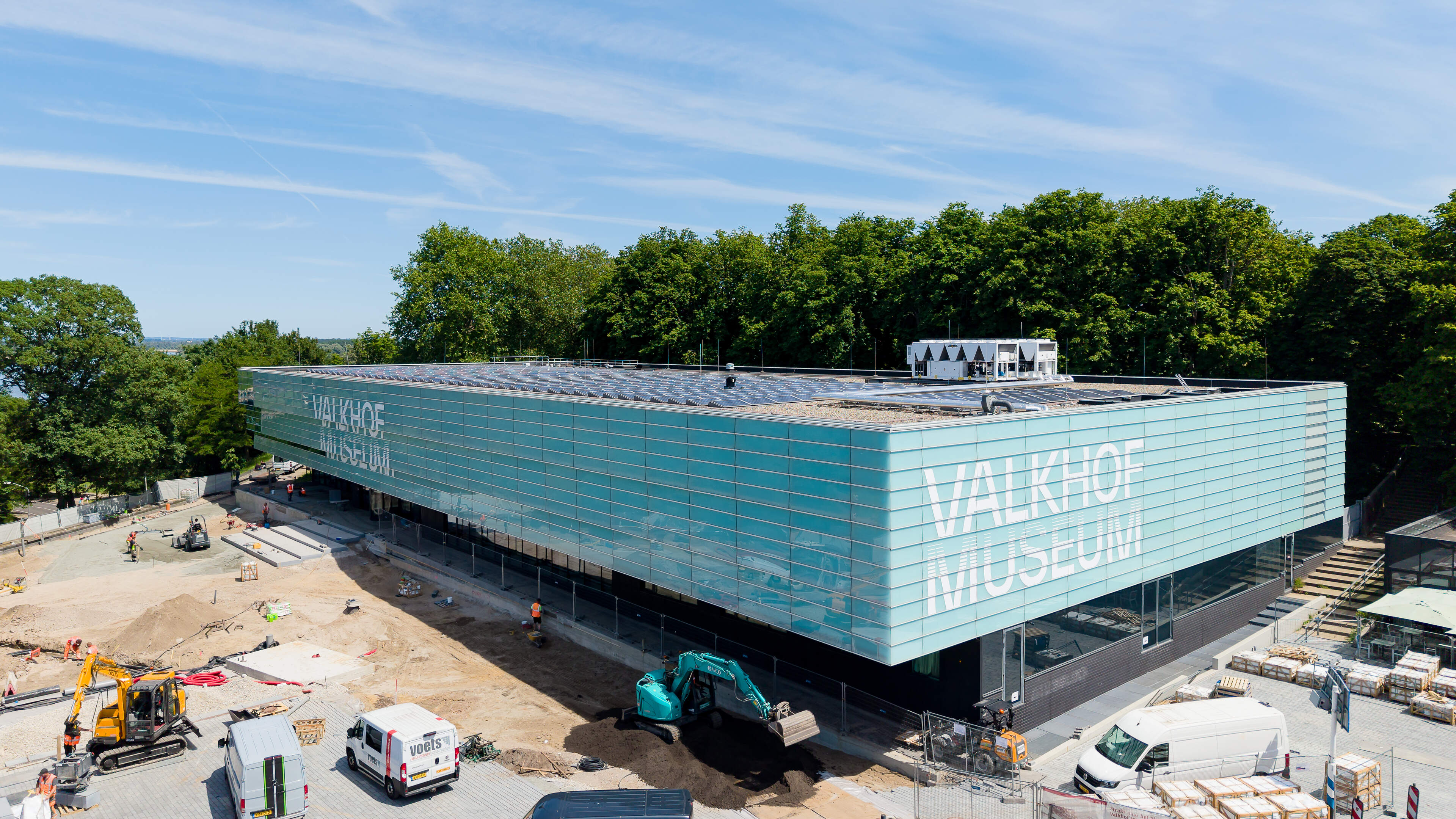 Valkhof Museum bespot als ’zwembad’ maar dat deert architect niet: ’Emoties horen erbij, boos of enthousiast’