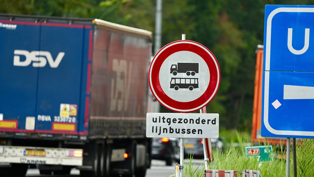 Vrachtwagens die over Merwedebrug rijden al vanaf zaterdag bekeurd