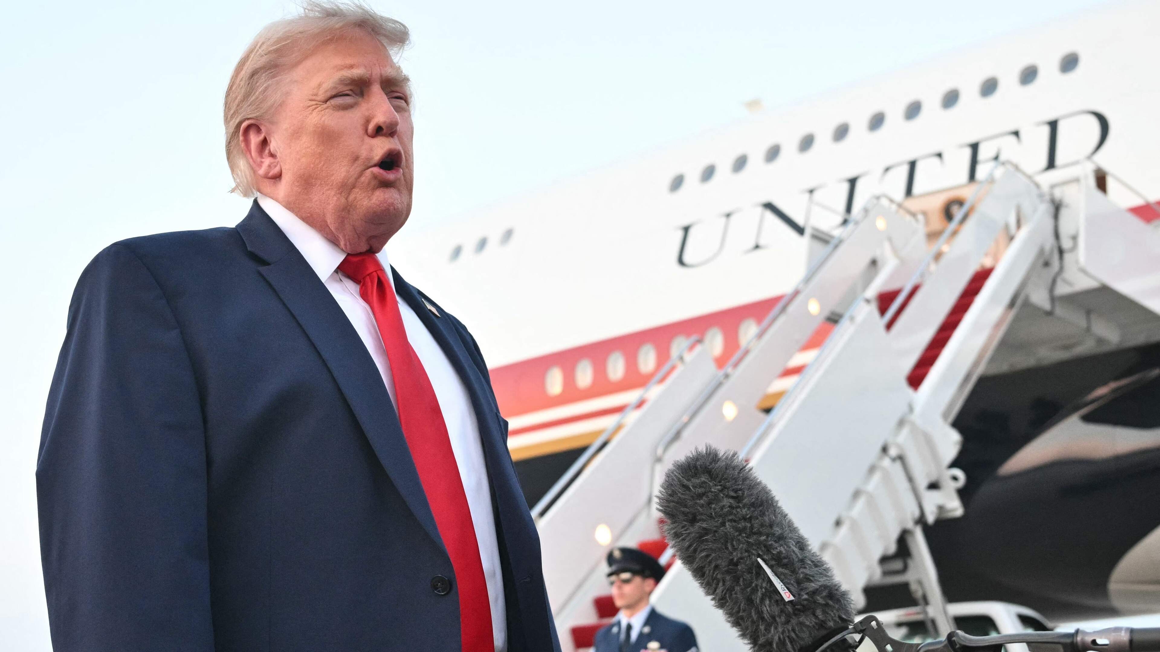 Trump houdt kersverse Air Force One die VS van Qatar kregen maand aan de grond: toestel mist cruciale anti-raketsystemen