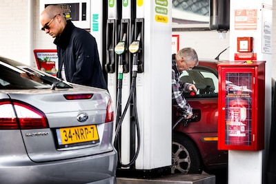 Onzekerheid over de wapenstilstand in het Midden-Oosten drijft olieprijzen opnieuw omhoog