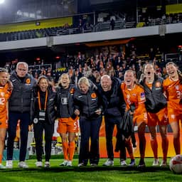 Bondscoach Veurink straalt na topweek met Oranje: 'Fantastisch om mee te maken'