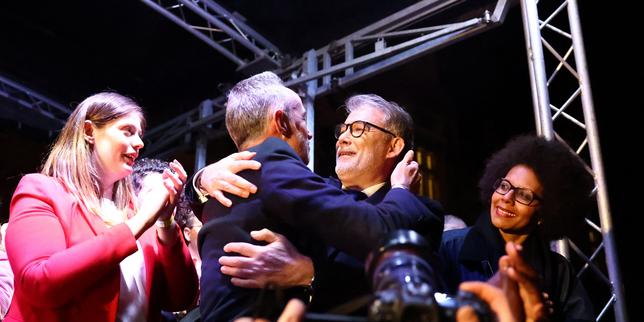 France's traditional parties dream of a return to the classic left-right contest