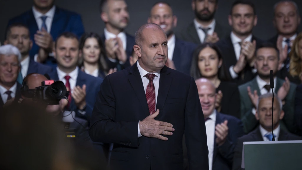 Radev pakt absolute meerderheid in Bulgarije en dat voedt 'Orbán-angst' in EU