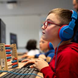 AI in het onderwijs zorgt volgens OESO wereldwijd voor grote risico's
