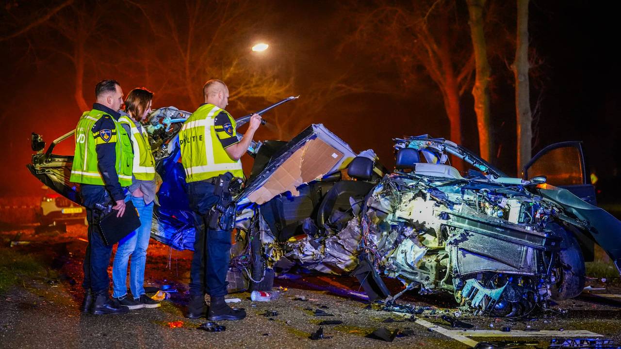 Man gewond bij ernstig ongeluk in Sint-Oedenrode, auto volledig in elkaar