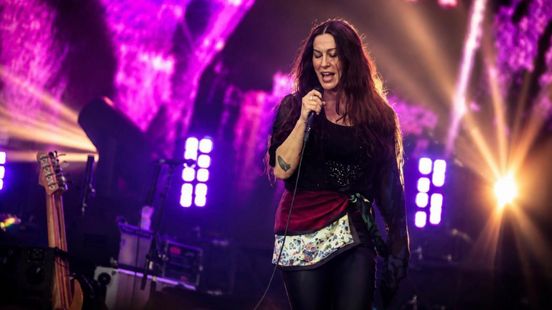 20.000 fans zien wereldster Alanis Morissette optreden in Den Haag: 'Heerlijk festival'