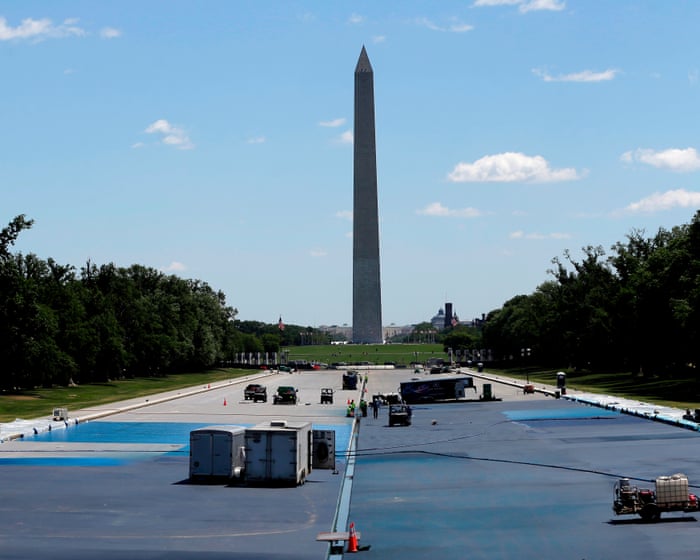 No-bid contract to turn DC’s reflecting pool blue goes to firm with ties to Trump