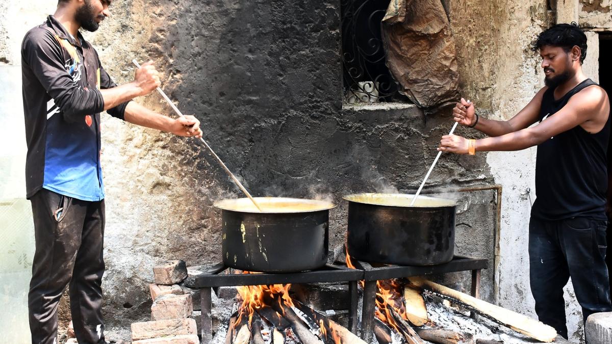 Hyderabad hostels and PGs worry supply crunch due to LPG price hike and soaring grey market rates