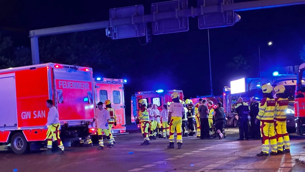 Voertuig rijdt in op menigte bij Pride in Berlijn: één dode, 16 gewonden