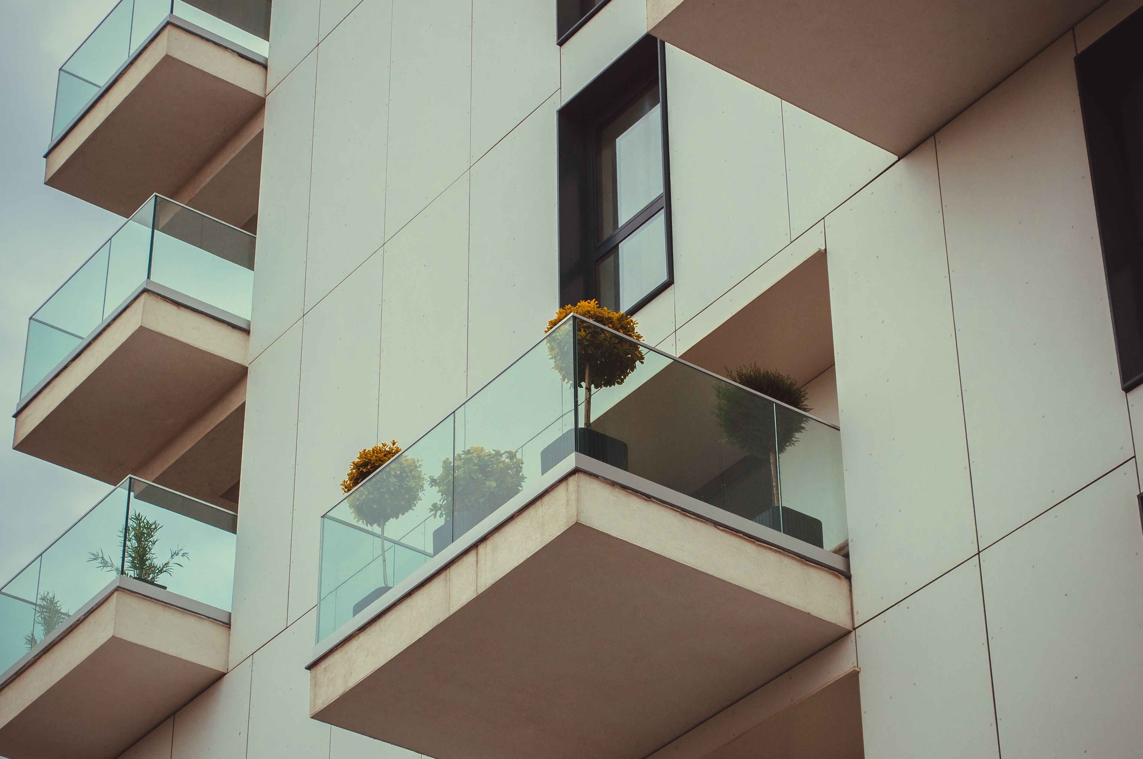 Angelo (40) in Burenruzies: ‘De bovenburen hebben een opblaaszwembad op hun balkon’