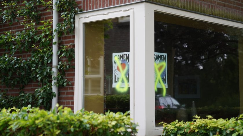 Haatdragende leuzen tegen azc tekenen het Brabantse dorp Engelen. ‘Ik ben platgewalst en lamgeslagen’