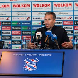 Feyenoord-coach Van Persie haalt uit naar media na kritisch stuk: 'Feitelijk onjuist'