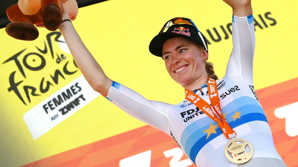 Vollering 'supertrots' op ritzege in Tour, achterstand Ferrand-Prévot 'onherstelbaar'