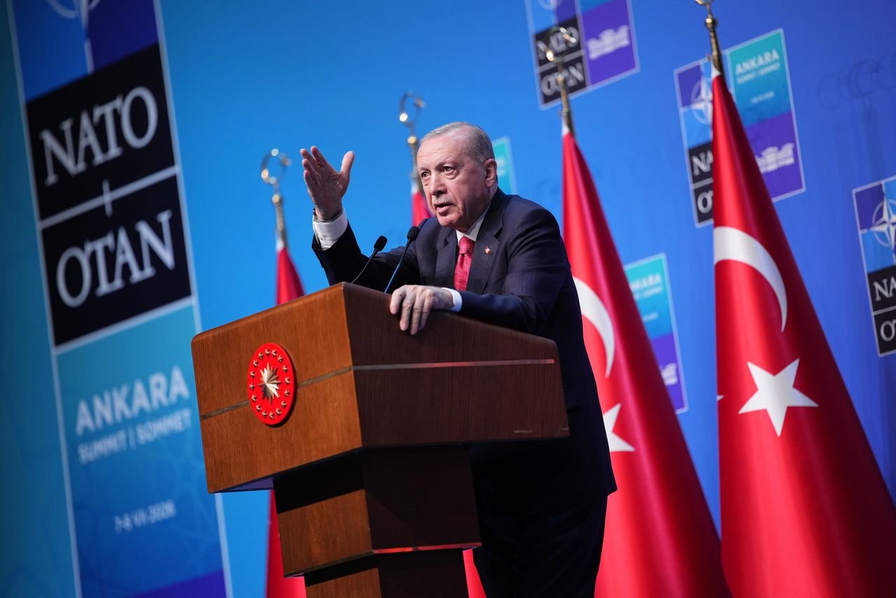 Erdogan geeft vuurwapen en kogels cadeau aan regeringsleiders na NAVO-top