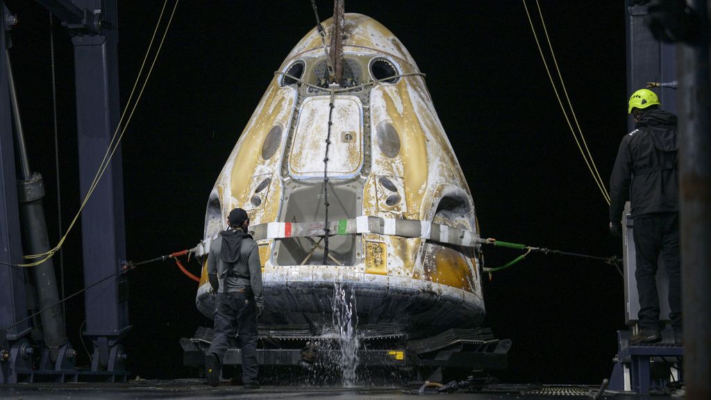 ISS-bemanning met zieke astronaut weer terug op aarde