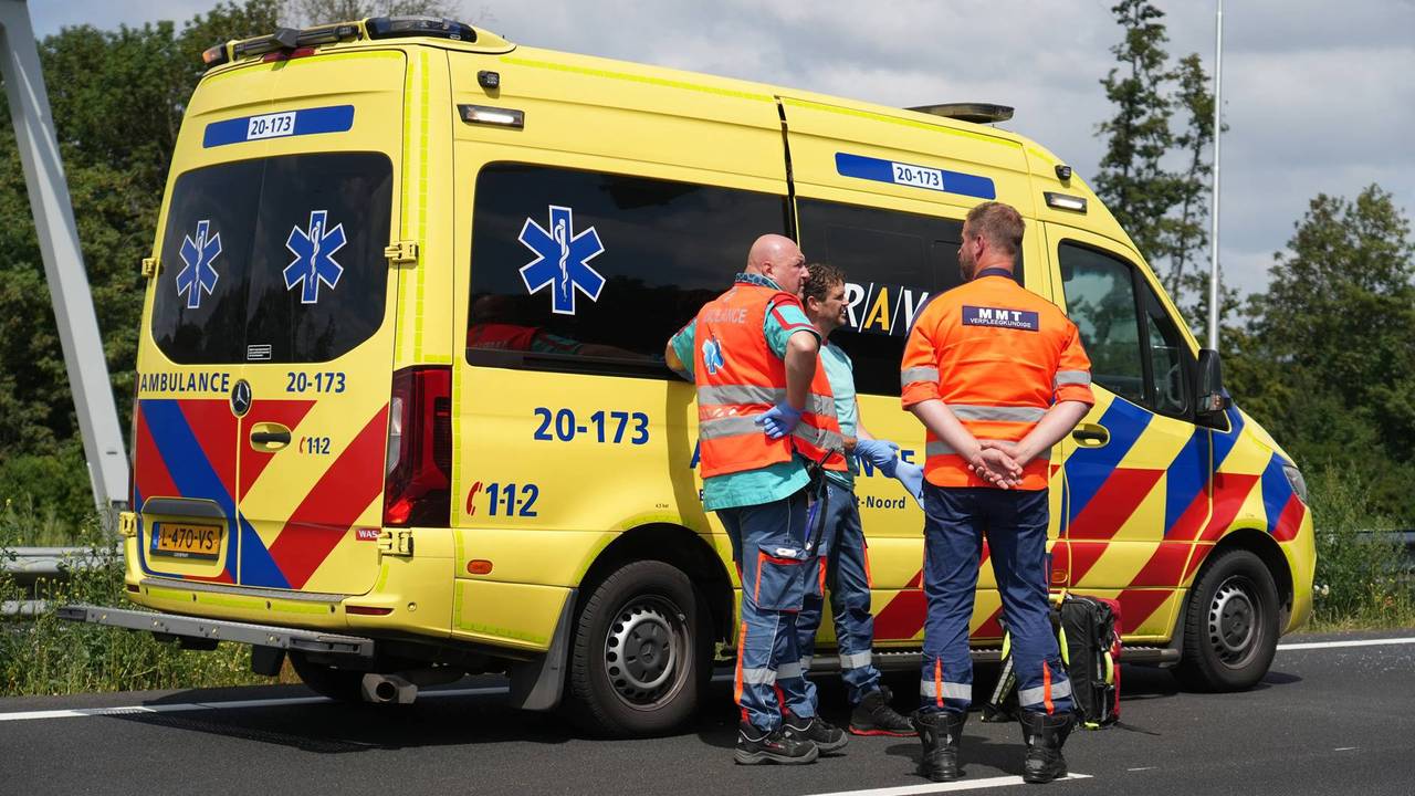 Zwaargewonde bij ongeluk op A59, weg volledig afgesloten bij Raamsdonksveer