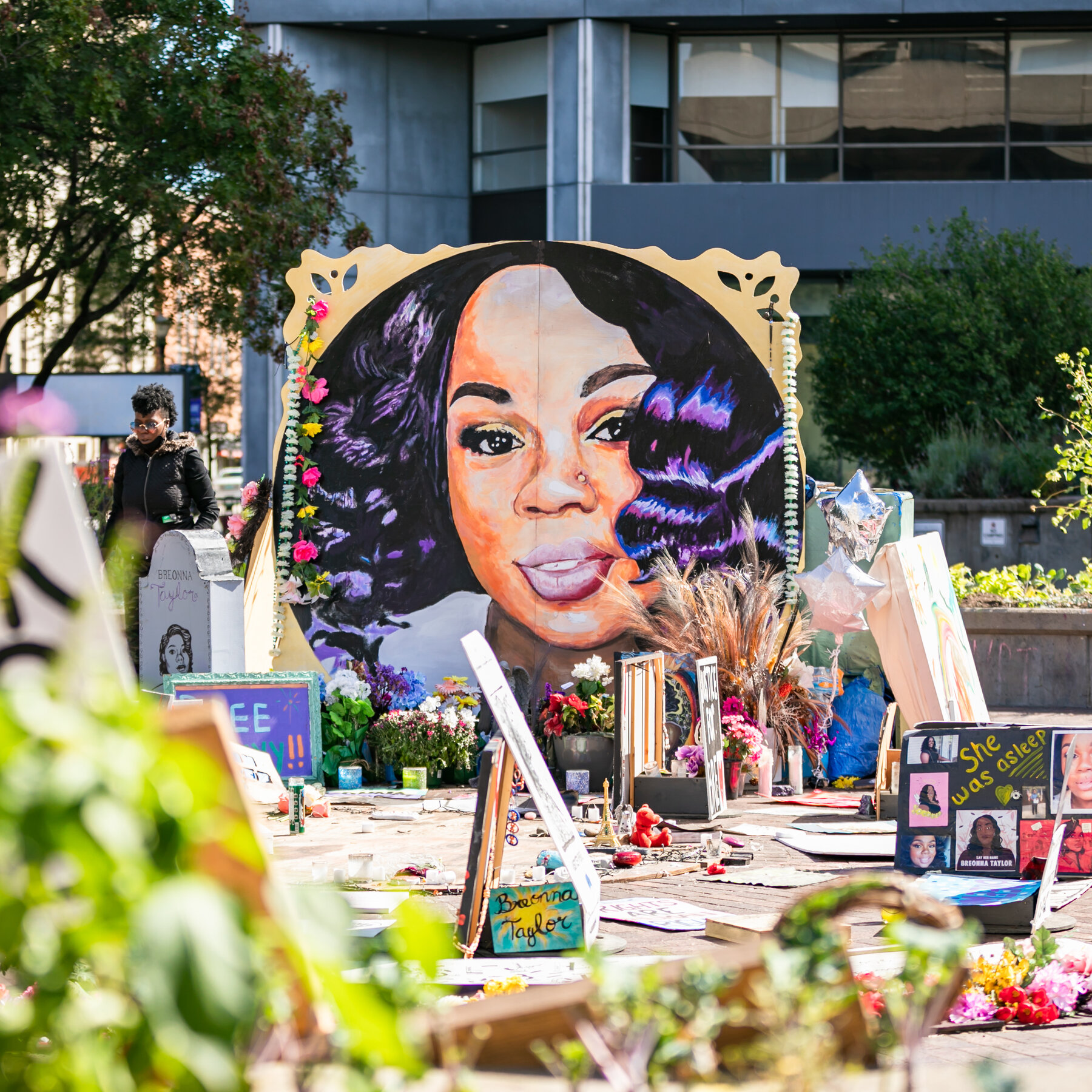 Justice Dept. Seeks to Drop Charges Against Officers in Breonna Taylor’s Death