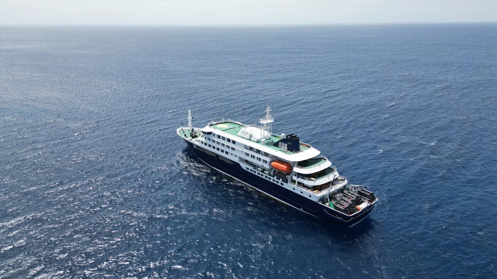 Drie zieke opvarenden cruiseschip klaargemaakt voor evacuatie naar Nederland