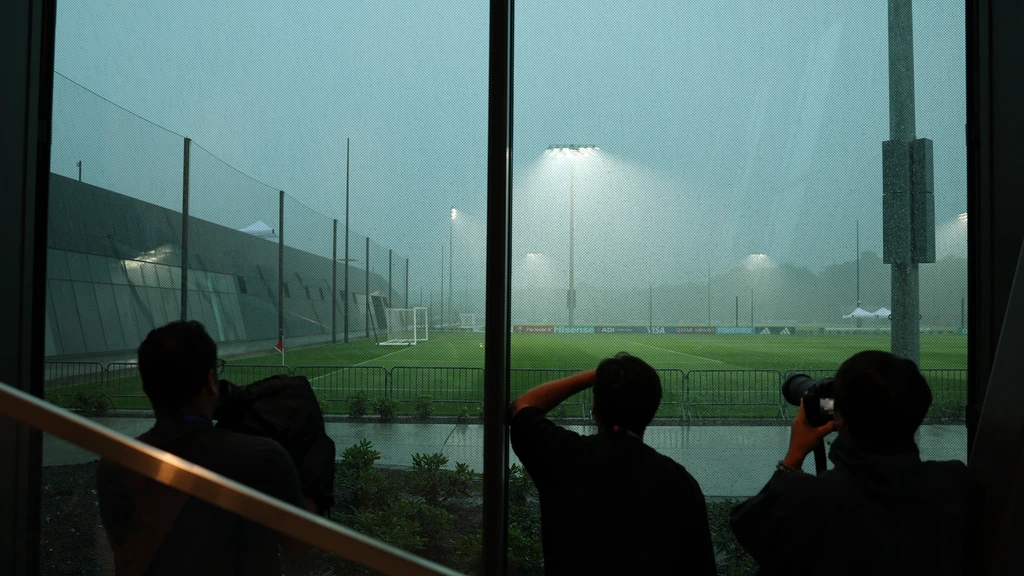 Afsluitende training Spanje afgelast door onweer, maar 'WK-finale niet in gevaar'