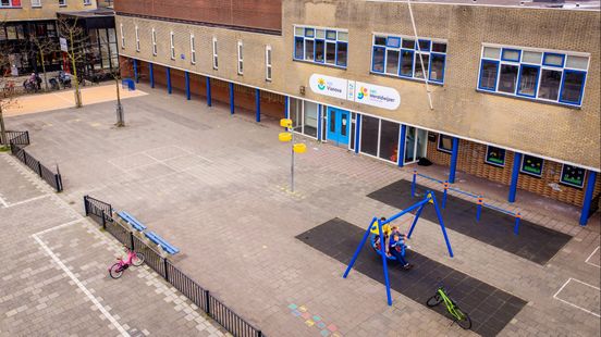 Man verkracht 15-jarig meisje op schoolplein: 'Dreigde haar te slopen'