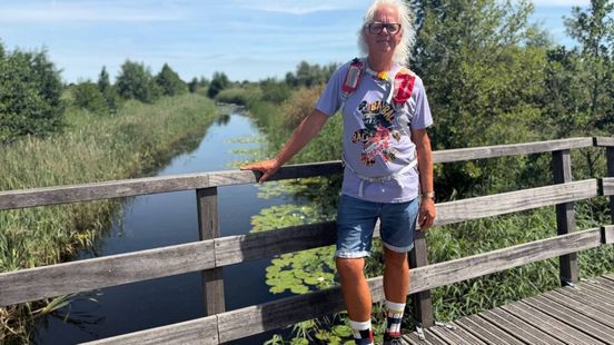Kleurrijke wandelaar Oene (68) wil de wereld een stukje vrolijker maken