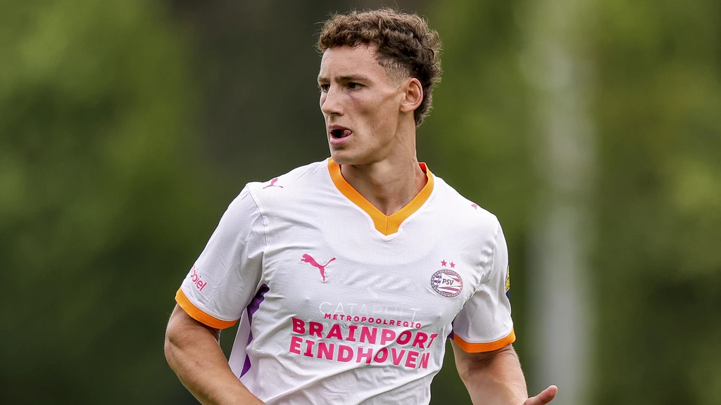 Rentree Van Bommel, Mijnans scoort in marathon-oefenwedstrijd PSV met tien goals