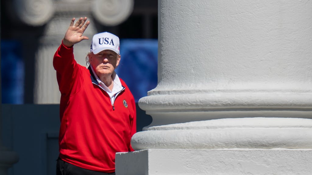 Trump zet eerste stap naar AI-regulering: Amerikaanse bedrijven mogen modellen laten toetsen