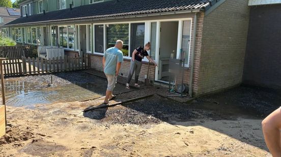 Waterleidingbreuk zorgt voor flinke wateroverlast: 'Ik had me een leukere zondag voorgesteld'