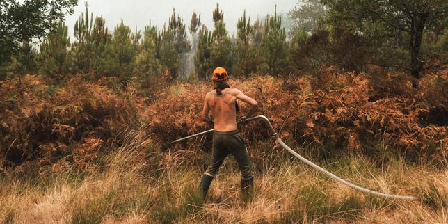 On the front lines with firefighters and volunteers defending Bordeaux from a monster fire